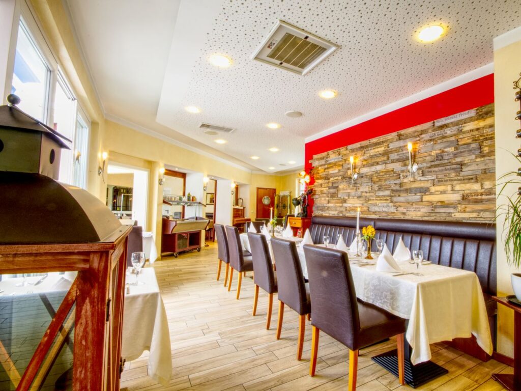 Modernes Restaurant im Hotel Jakob für festliches Dinner