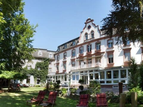Außenansicht des Klinik & Gesundheitszentrum am Kurpark in Bad Salzschlirf zu Silvester