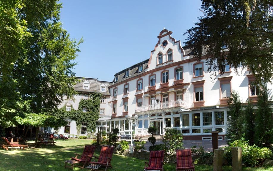 Außenansicht des Klinik & Gesundheitszentrum am Kurpark in Bad Salzschlirf zu Silvester