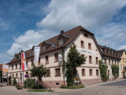 Außenansicht des AKZENT Hotel Gasthof Krone in Helmstadt zu Silvester