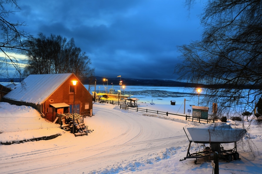 Verschneite Landschaft am Lipno-Stausee nahe dem Hotel Resort Relax