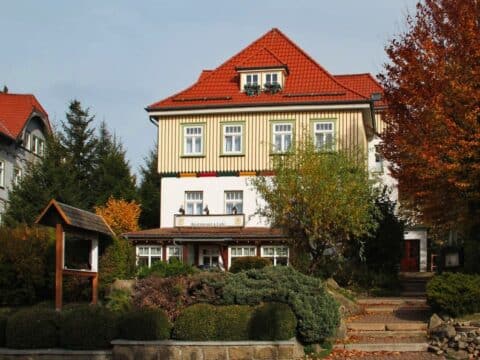 Außenansicht des Gasthaus Brockenhexe – Silvesterurlaub im Harz