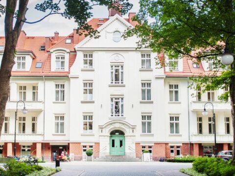 Historische Fassade des Kaiser's Garten Hotel in Swinemünde zu Silvester
