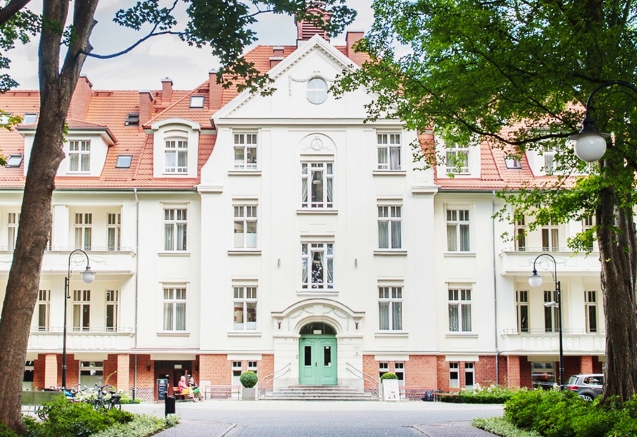 Historische Fassade des Kaiser's Garten Hotel in Swinemünde zu Silvester