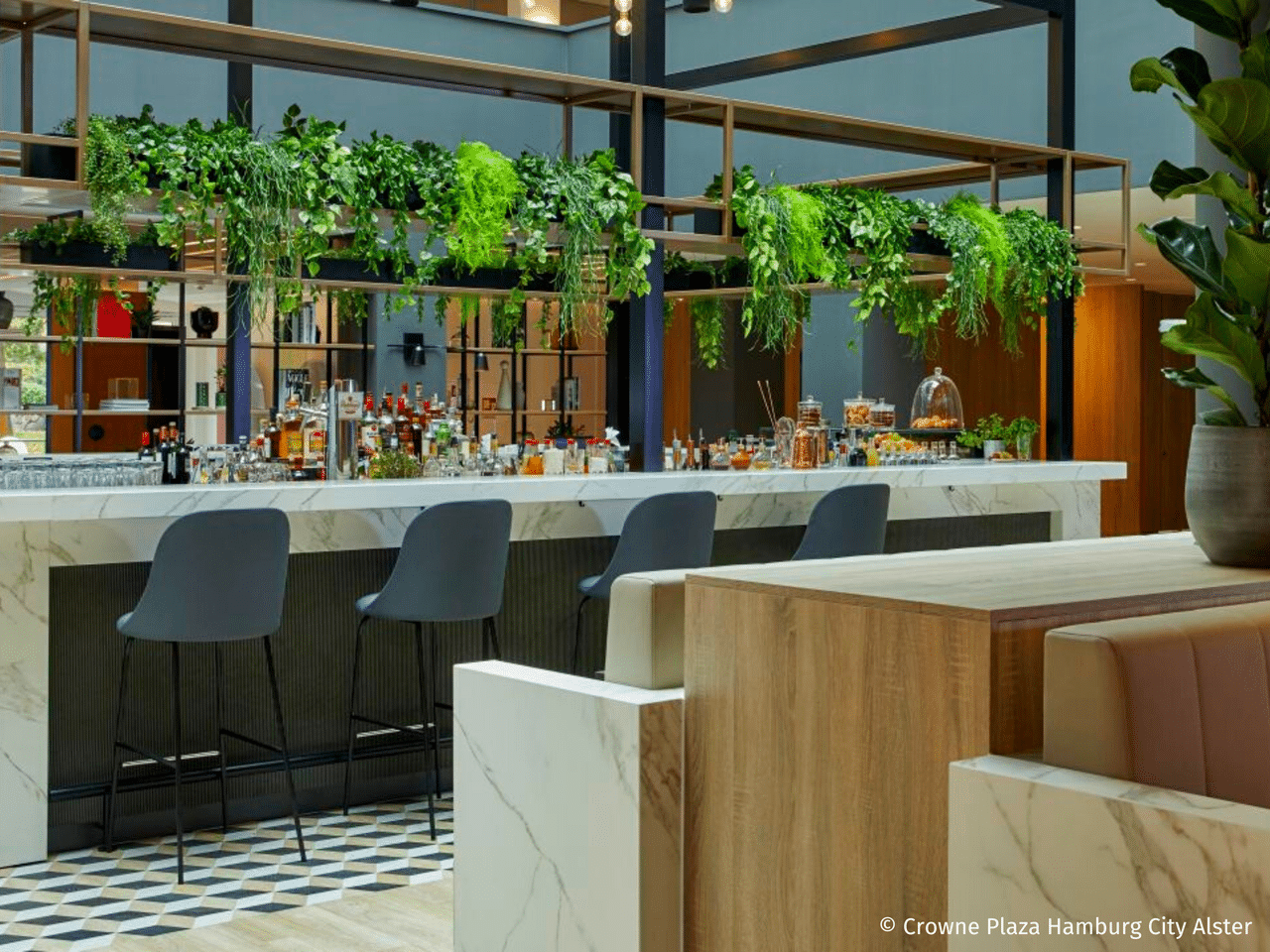 Elegante Bar im Crowne Plaza Hamburg – City Alster für entspannte Silvestermomente