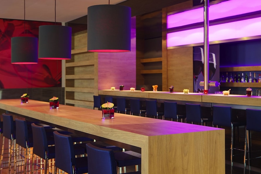 Hotelbar im IntercityHotel Bonn mit Beleuchtung zu Silvester