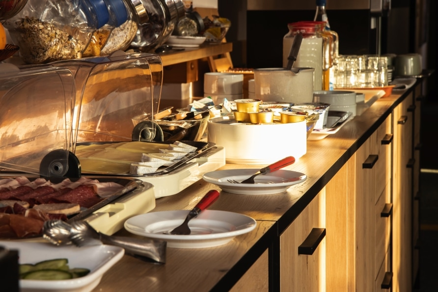 Reichhaltiges Frühstücksbuffet in der Hotelpension zum Gockl zu Silvester