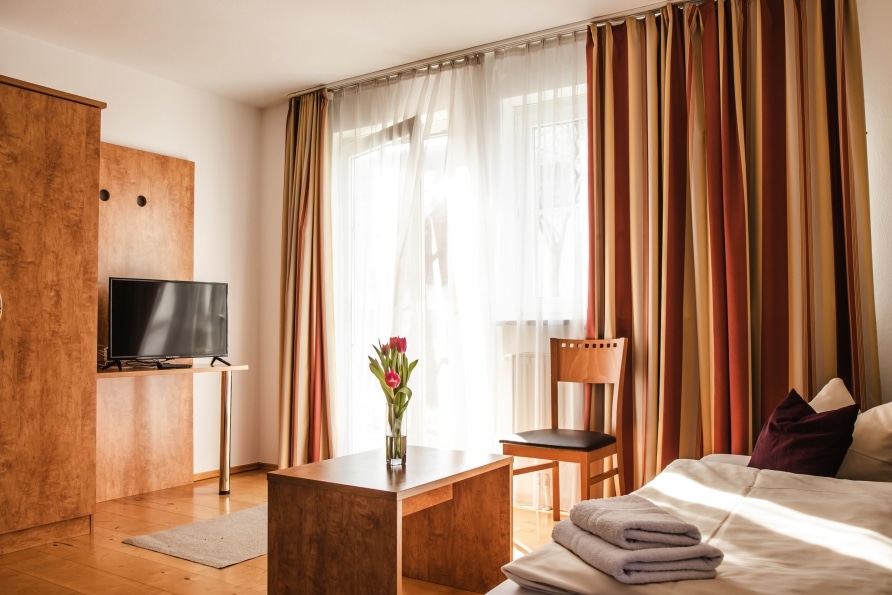 Helles gemütliches Zimmer in der Hotelpension zum Gockl für Silvester