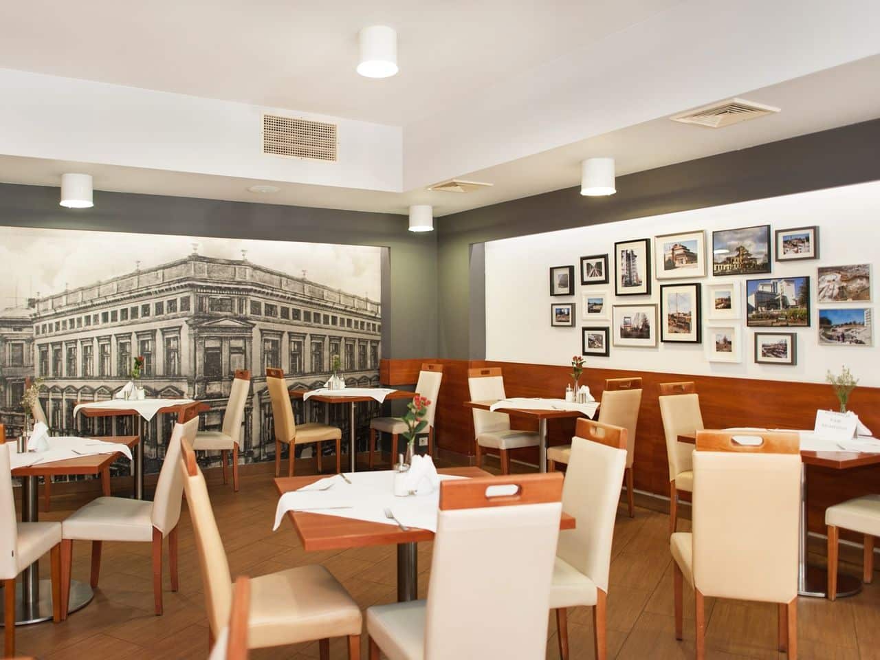Restaurantbereich im Kur- und Wellnesshotel Ikar Plaza mit modernem Ambiente an Silvester