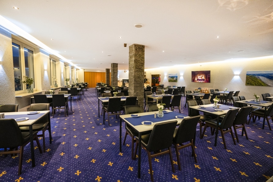 Festlich gedecktes Restaurant für Silvester im besttime Hotel Boppard