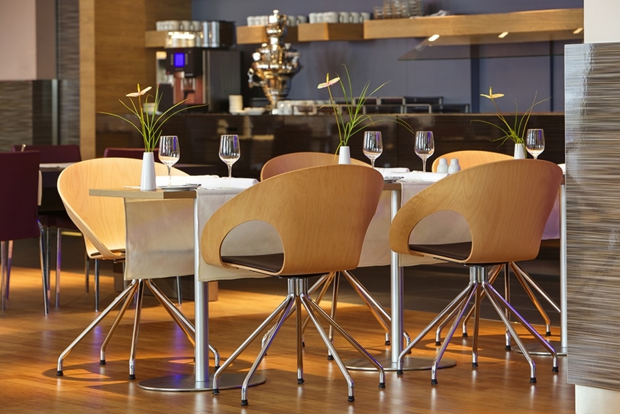 Restaurantbereich im IntercityHotel Bonn für festliches Silvesterdinner