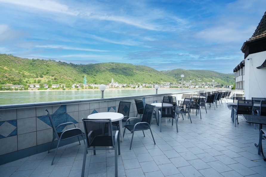 Terrasse mit Rheinblick im besttime Hotel Boppard zu Silvester