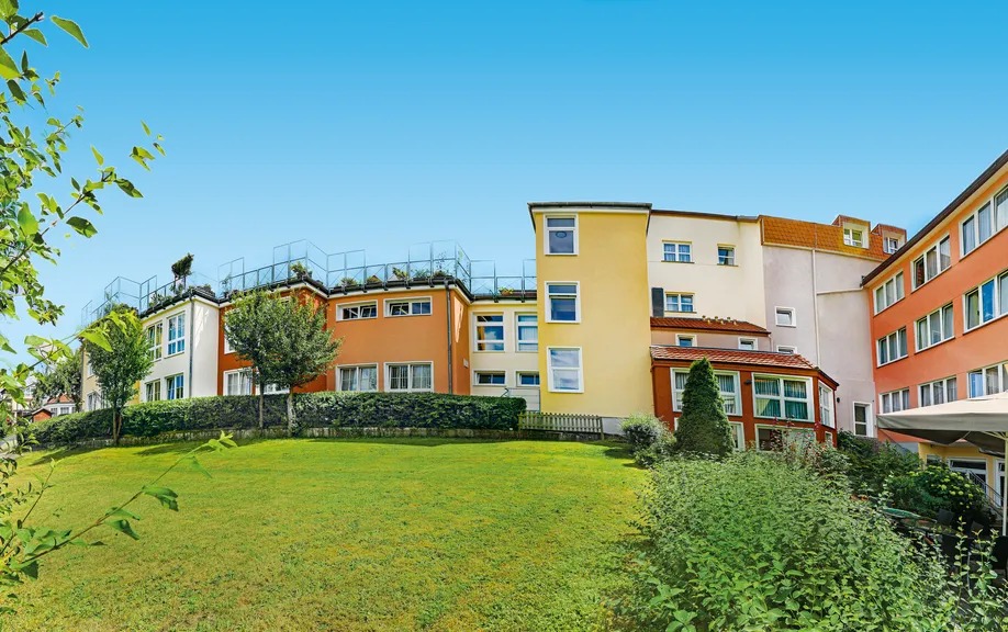 Außenansicht der TOMESA Fachklinik für Silvesterurlaub in Hessen