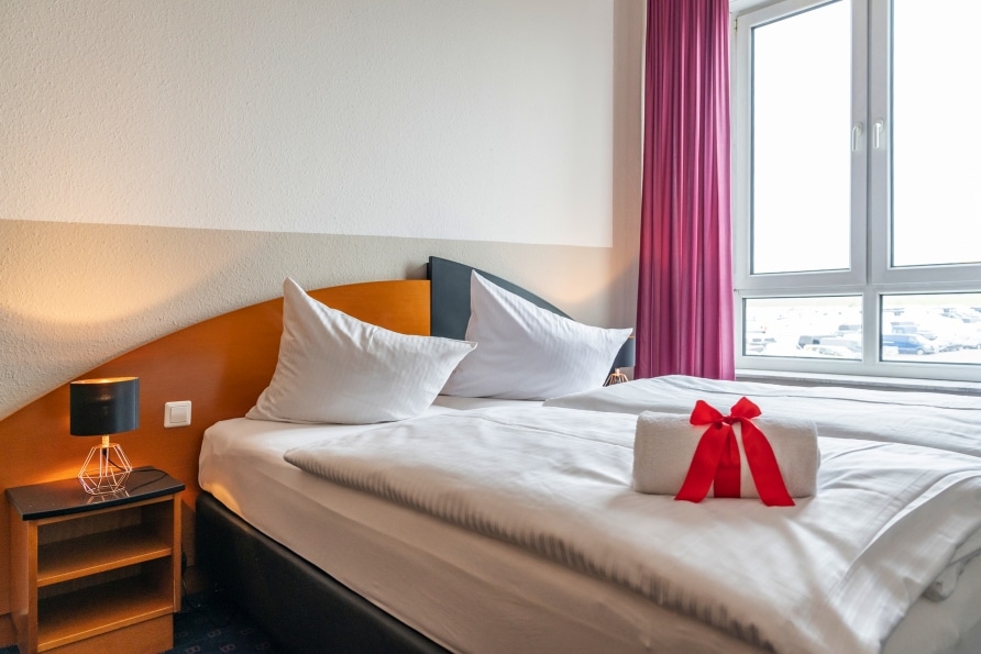 Doppelzimmer mit Geschenk im Hagedorn Hotel Belmondo Leipzig Airport zu Silvester