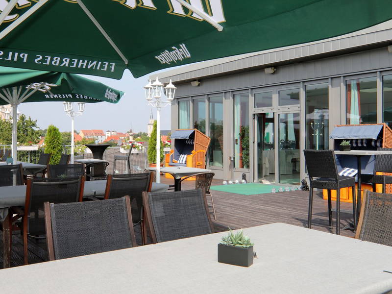 Außenansicht vom Alpha Hotel Hermann von Salza bei Tag an Silvester