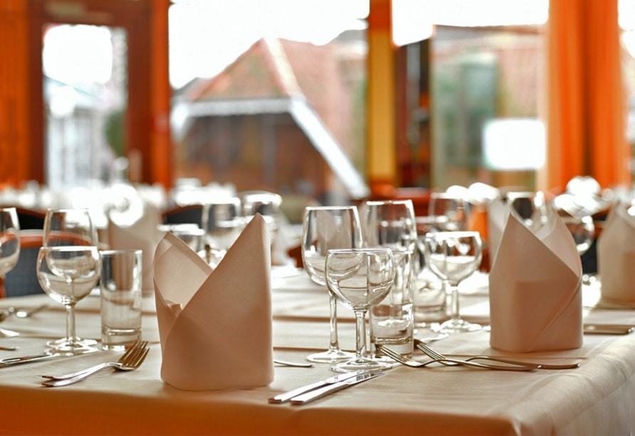 Festlich gedeckter Tisch für das Silvesterdinner im Eurostrand Resort Moseltal