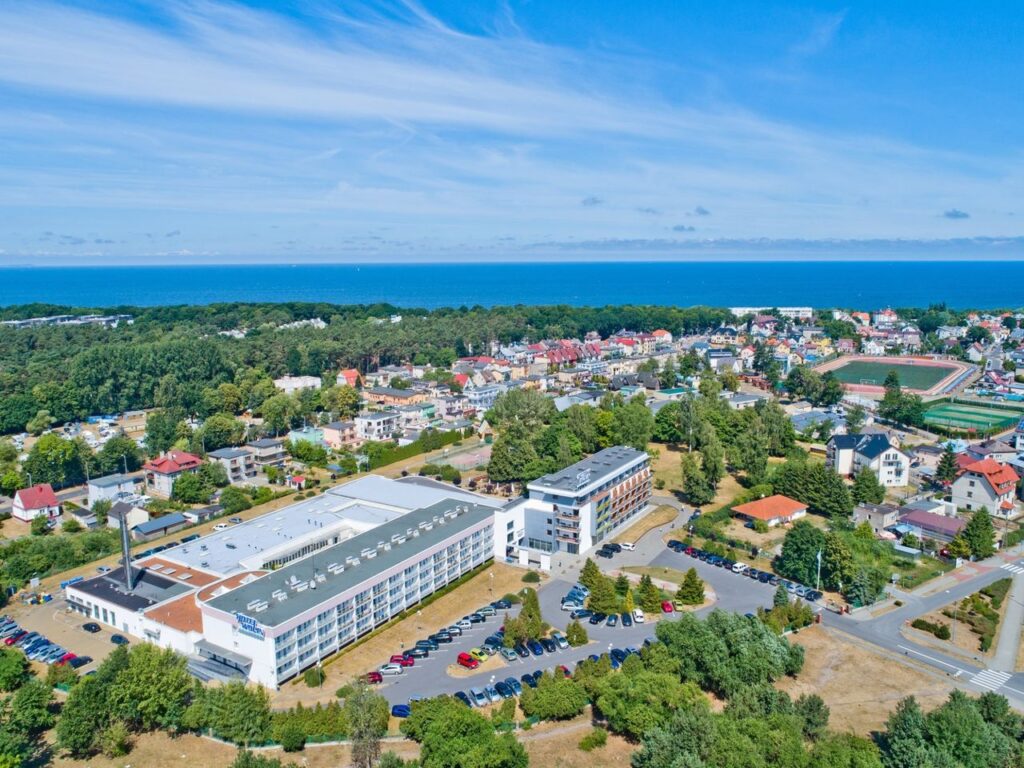 Luftaufnahme vom Hotel Wolin nahe Ostseestrand in Misdroy