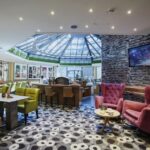 Gemütliche Lounge mit Glaskuppel im MERCURE Tagungs- und Landhotel Krefeld