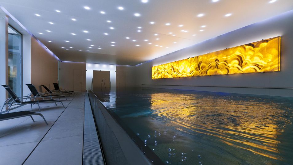 Beleuchteter Innenpool im SPA RESORT PAWLIK - AQUAFORUM zu Silvester