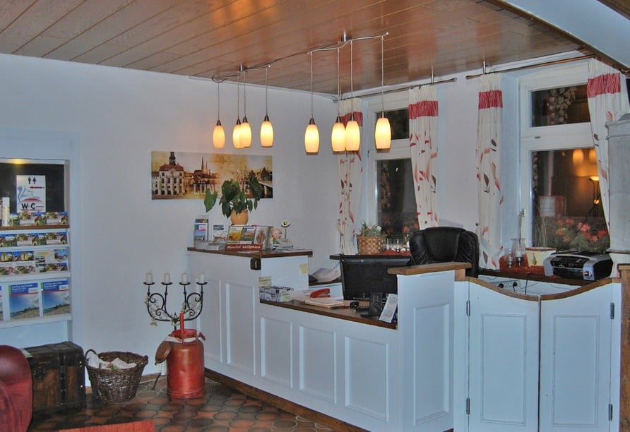 Rezeption im Hotel Neetzer Hof zur Silvesterzeit