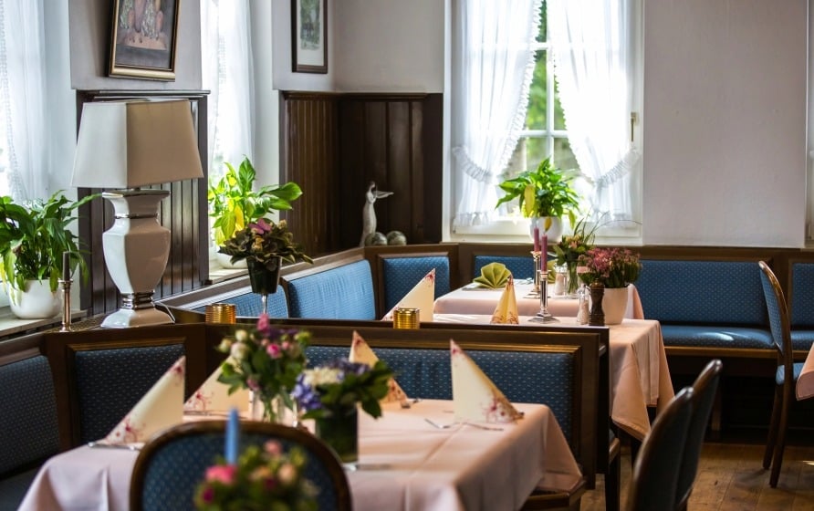 Historisch eingerichtetes Restaurant im Hotel Acht Linden in Egestorf