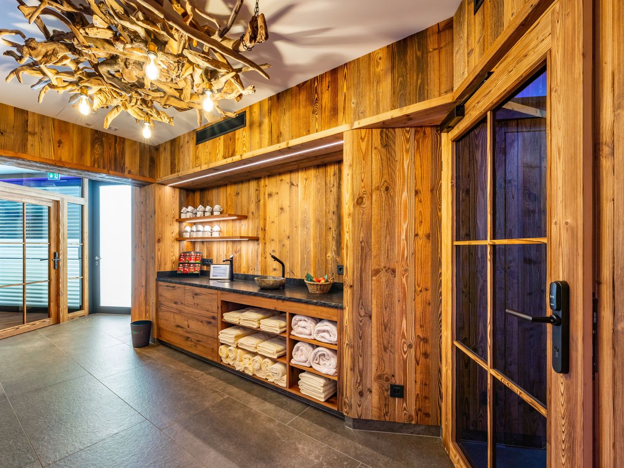 Eingangsbereich zum Wellnessbereich im Hotel Rose Mayrhofen