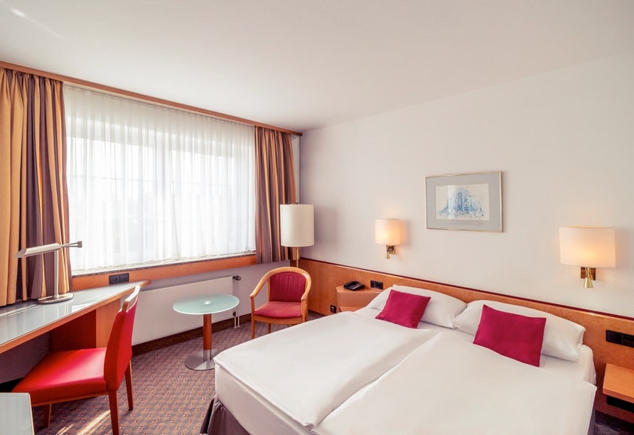 Gemütliches Doppelzimmer mit großem Bett im Mercure Hotel Köln City zu Silvester