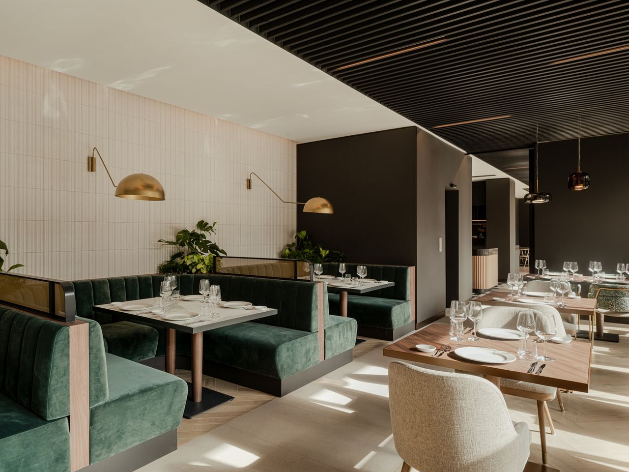 Festlich gedeckter Tisch für das Silvestermenü im Radisson Resort Kolobrzeg