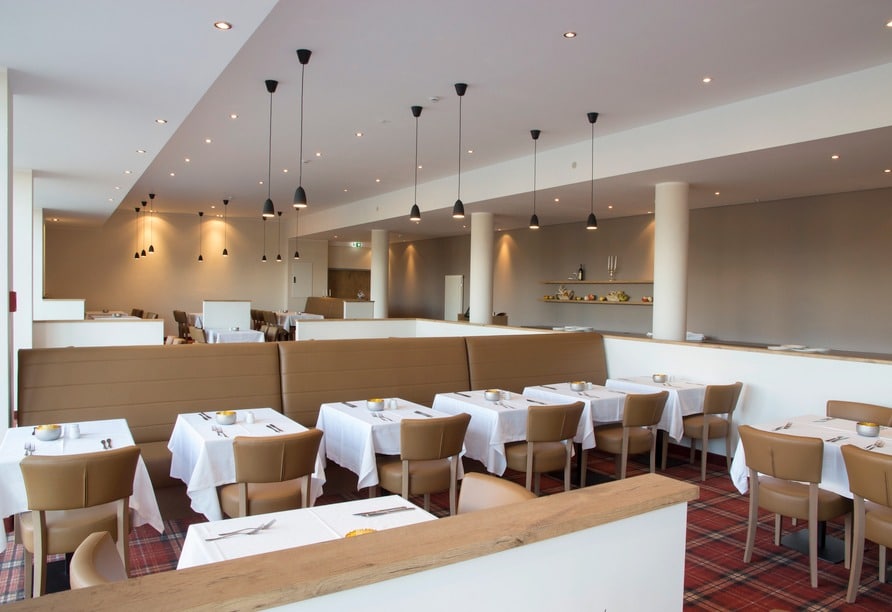 Modernes Restaurant im Santé Royale Gesundheitsresort Warmbad zu Silvester