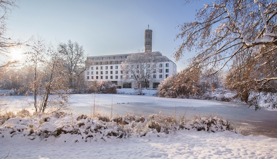 Winterliche Außenansicht vom Steigenberger Parkhotel Braunschweig
