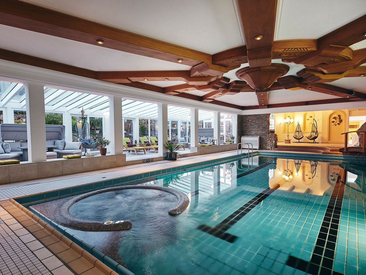 Innenpool und Ruhebereich im Struck Landhotel & SPA im Sauerland