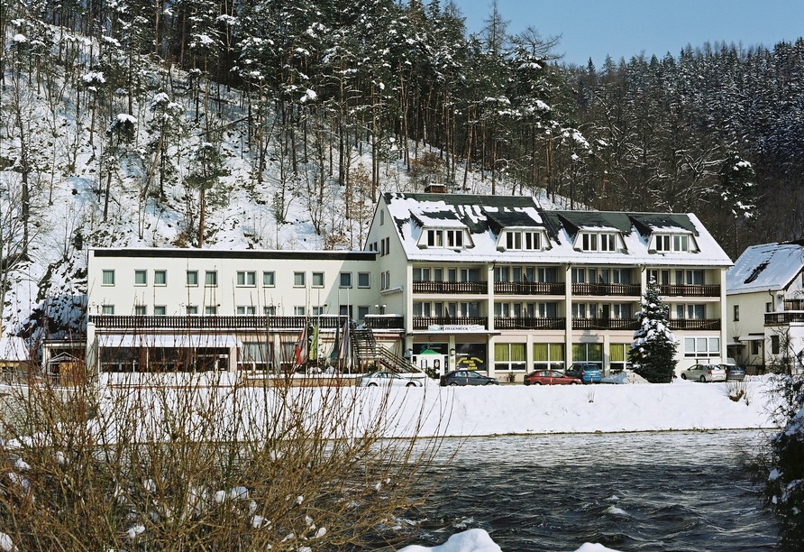 Winteransicht des Hotel am Schlossberg Ziegenrück direkt an der Saale