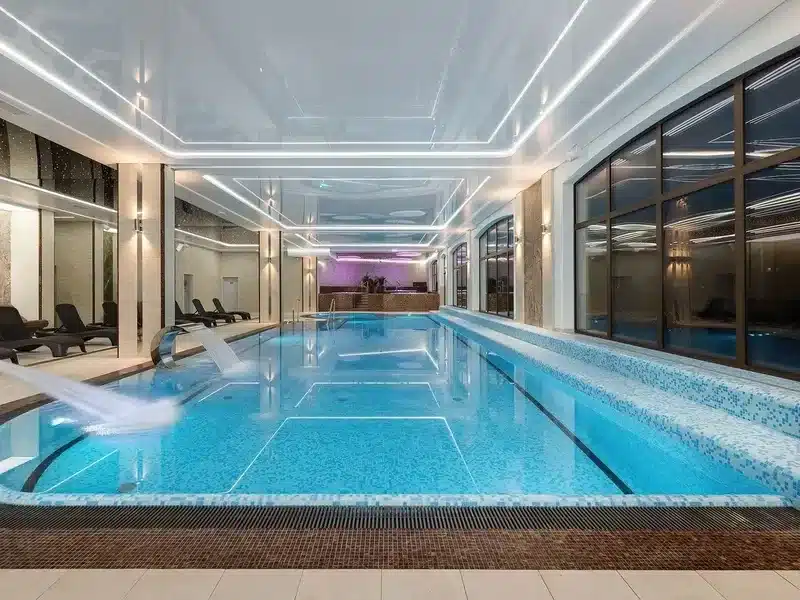 Beleuchteter Innenpool im Juvena Hotel Wellness & SPA für Silvesterurlaub