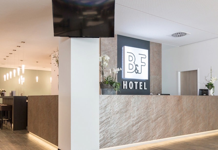 Empfangsbereich B&F Hotel am Neumarkt Silvester
