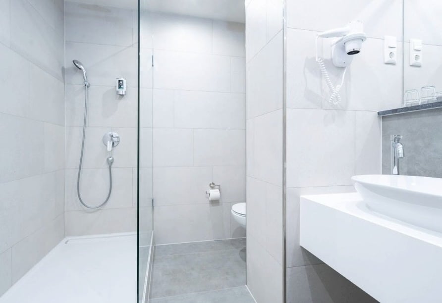 Modernes Badezimmer im Hotel am Spichernplatz zu Silvester