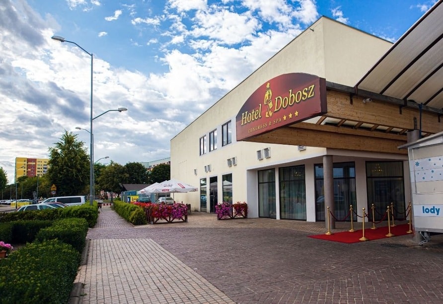 Außenansicht des Hotel Dobosz in Pölitz Westpommern