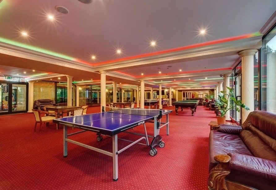 Freizeitraum mit Tischtennis und Billard im Hotel Dobosz Pölitz