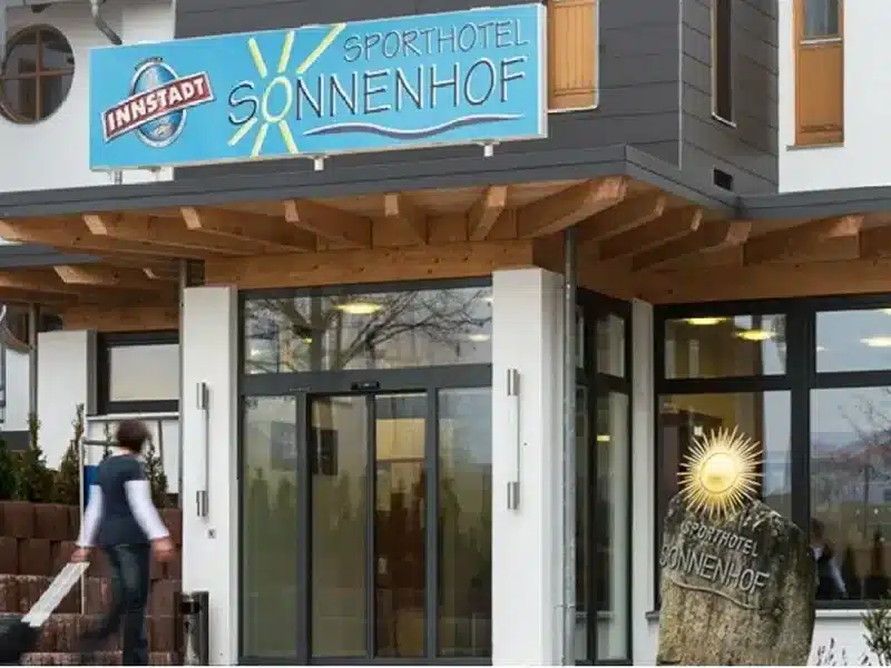 Eingang Hotel Sonnenhof Bayerischer Wald zu Silvester