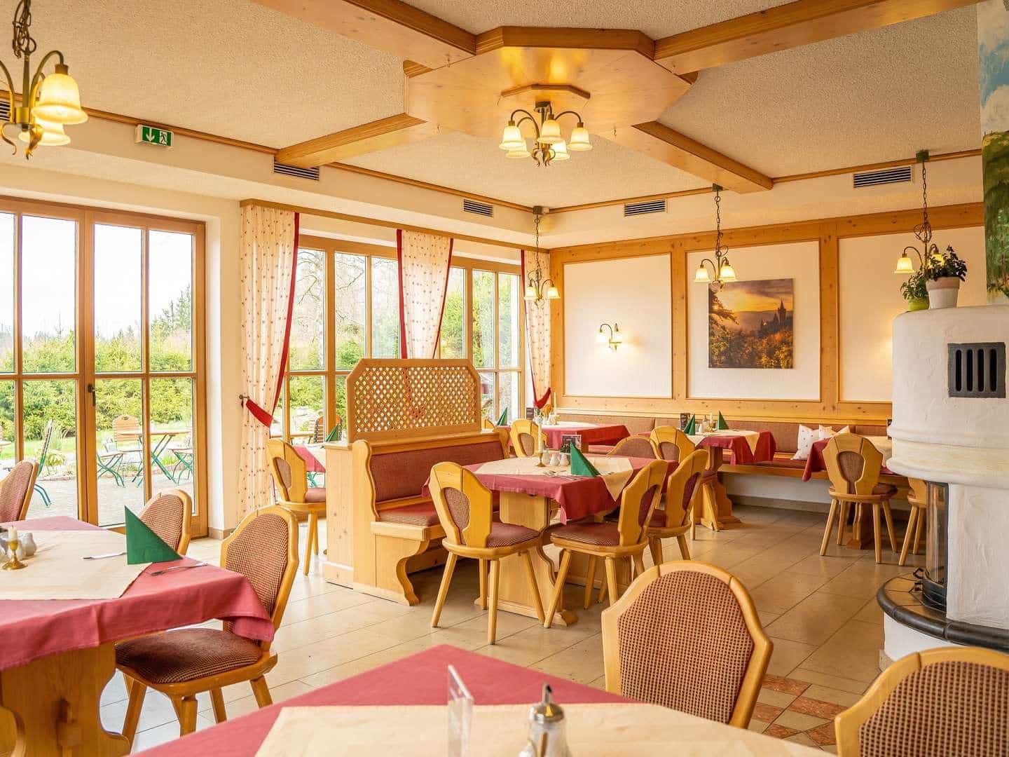 Gemütlicher Gastraum im Hotel und Berggasthof Zum Sonnenhof zu Silvester