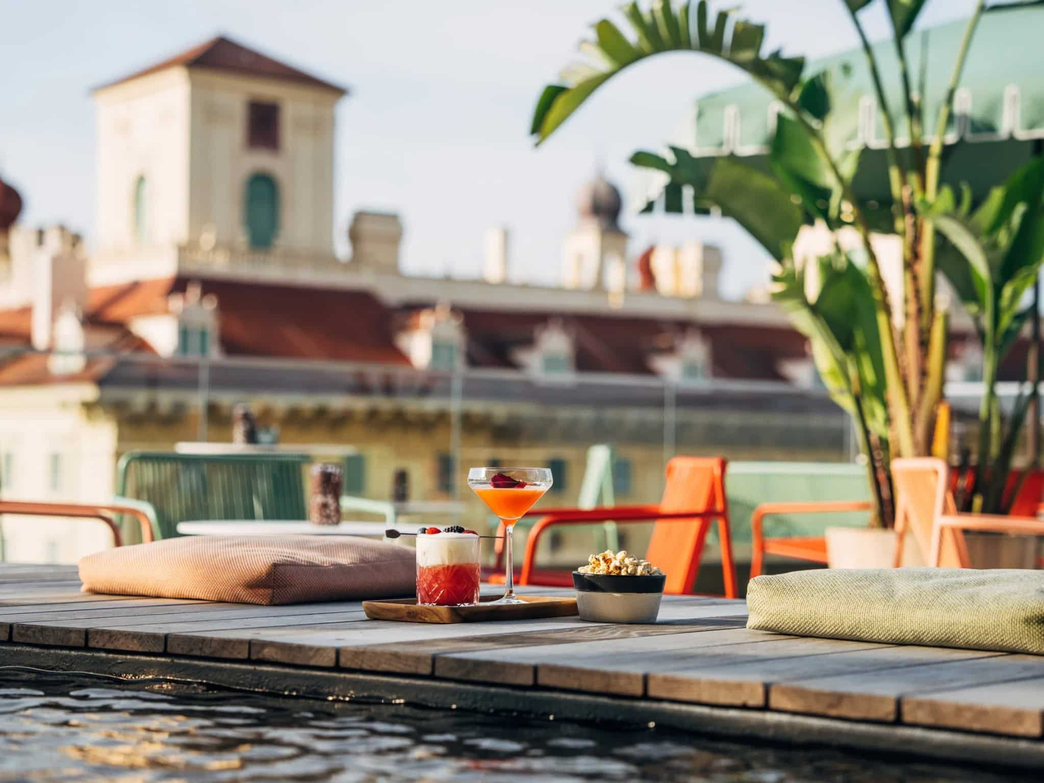 Rooftop Bar mit Cocktails im Hotel Galántha in Eisenstadt zu Silvester 2025