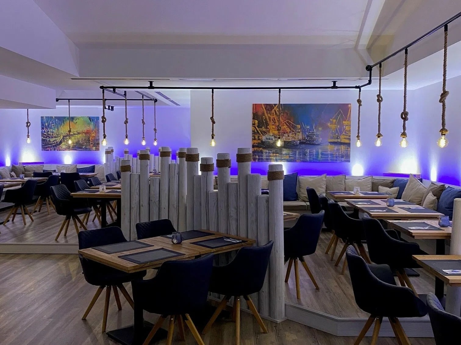 Moderner Restaurantbereich im Hotel meerblau an Silvester 2025 in Sellin