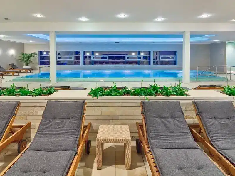 Silvester im Hotel Elbresidenz an der Therme mit Pool und Wellness