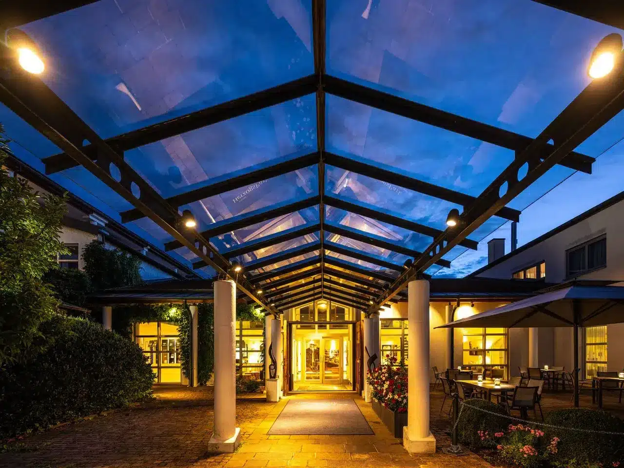 Hotel HerzogsPark Silvester Eingang bei Nacht in Herzogenaurach