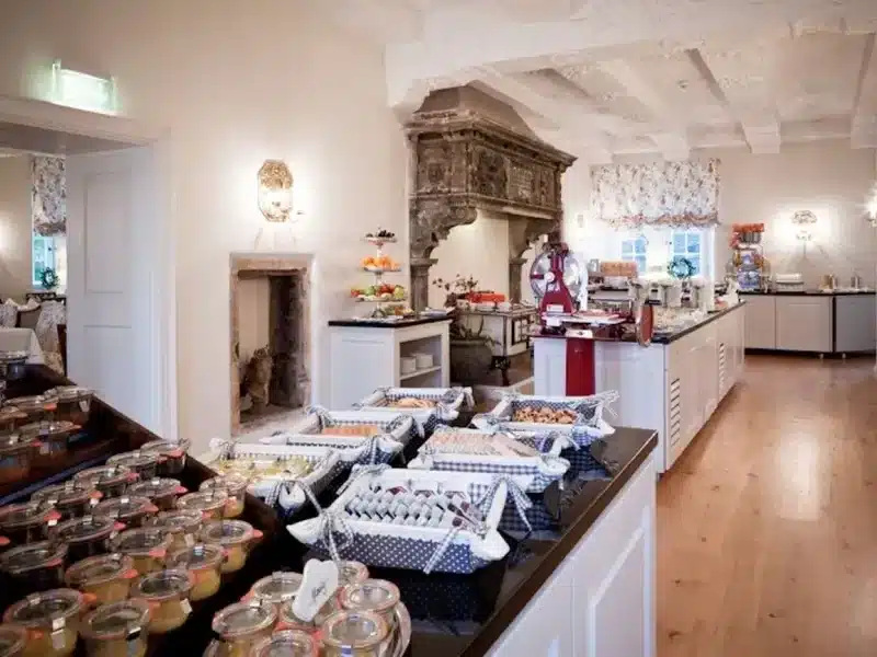 Frühstücksbuffet im Schlosshotel Münchhausen während Silvesterreise