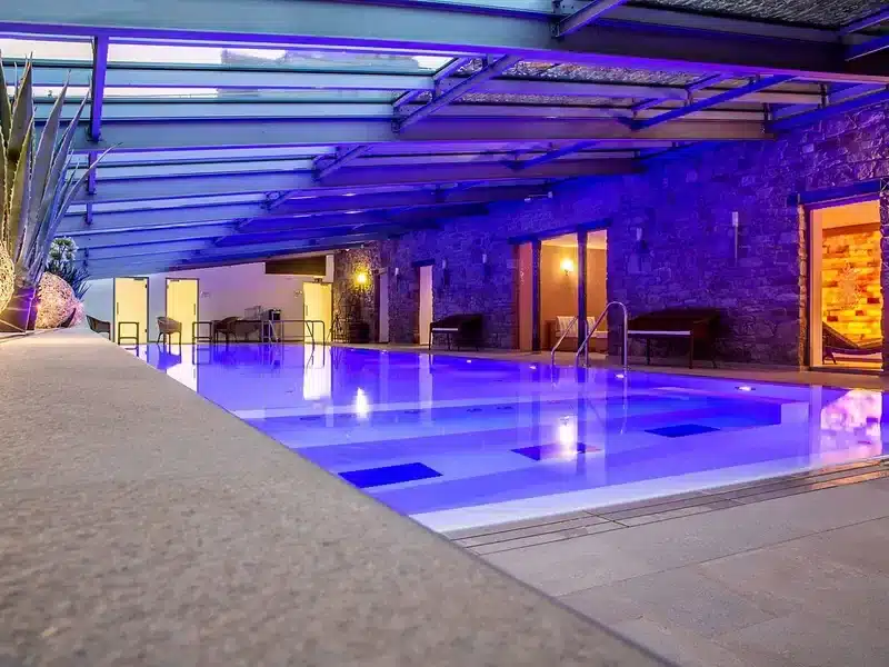 Innenpool im Schlosshotel Münchhausen Wellness Silvester