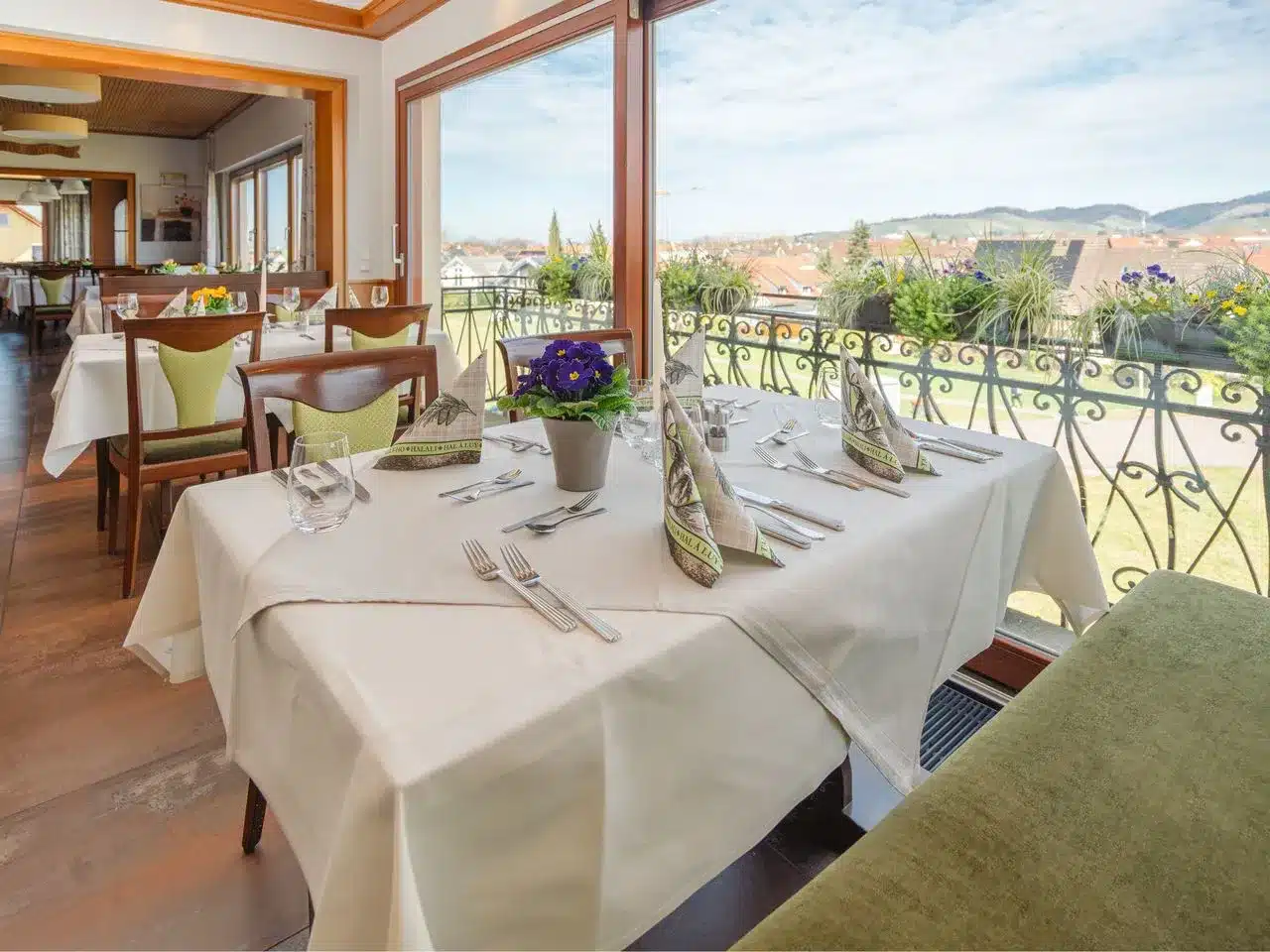 Restaurant im DEVA Hotel Renchtalblick mit Ausblick zu Silvester