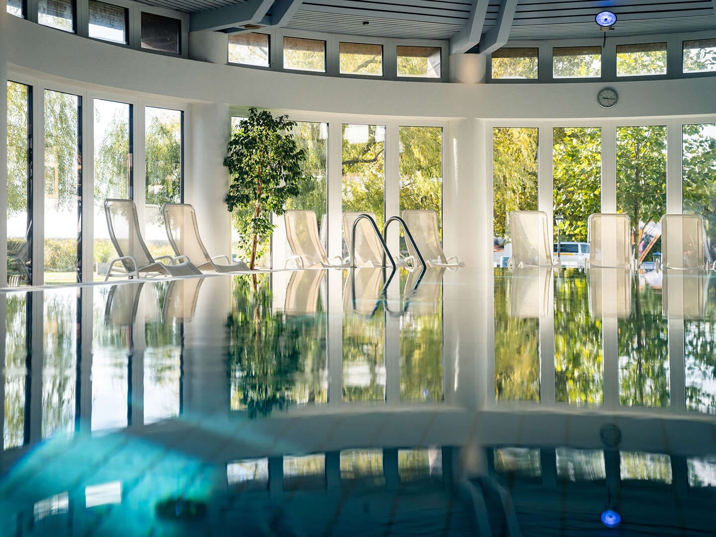 Seehotel Rust Silvester 2025 Wellnessbereich mit Hallenbad