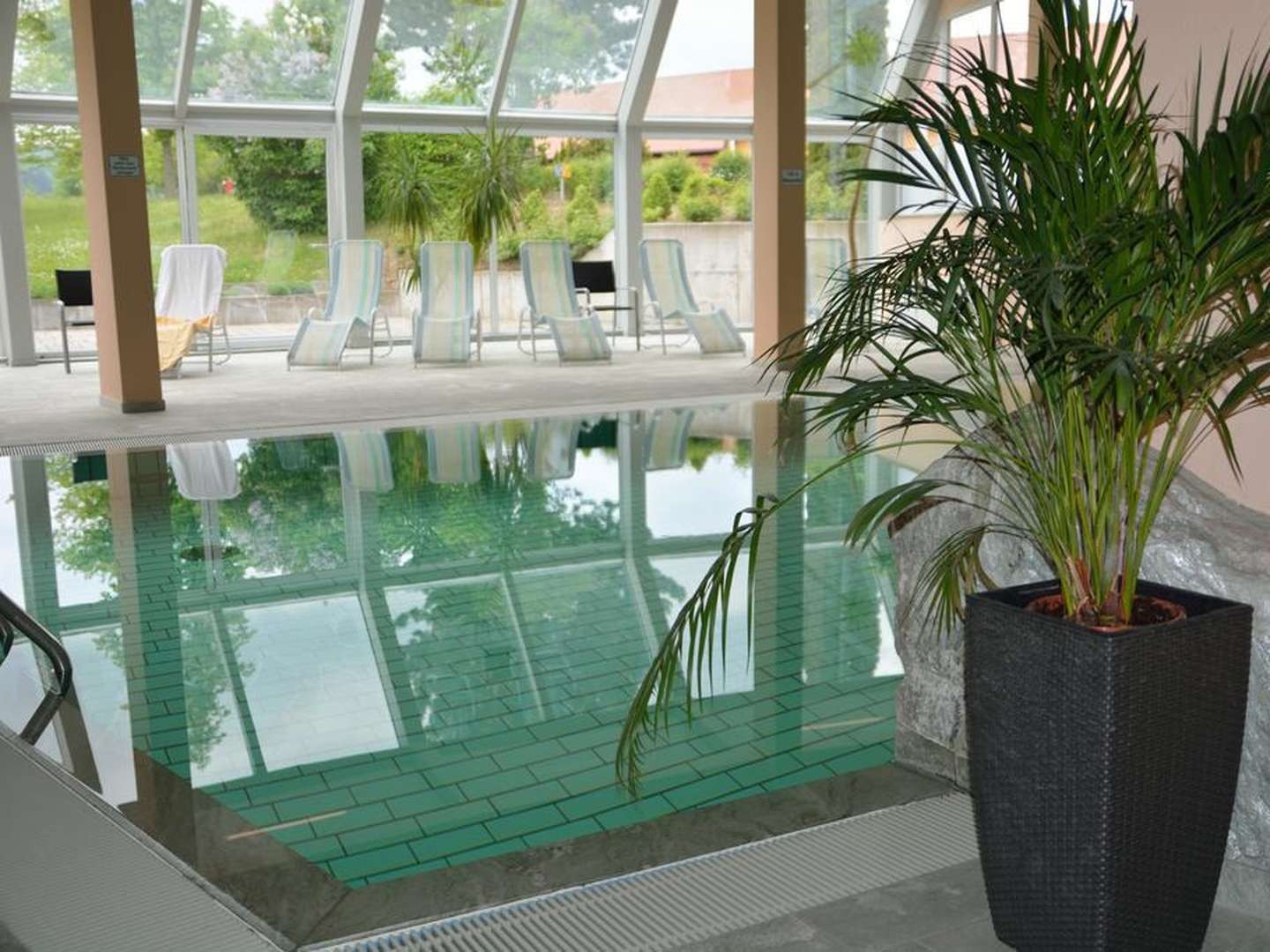 Schwimmbad im AVALON Hotelpark Königshof Silvester