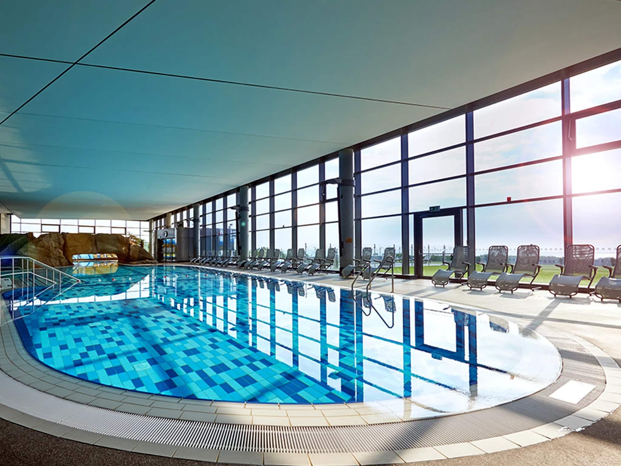 Silvester im Damp Ostsee Resort mit Innenpool im Entdeckerbad