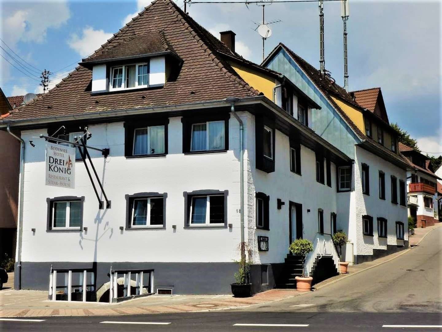 Silvester Hotel Dreikönig Außenansicht in Hagnau am Bodensee
